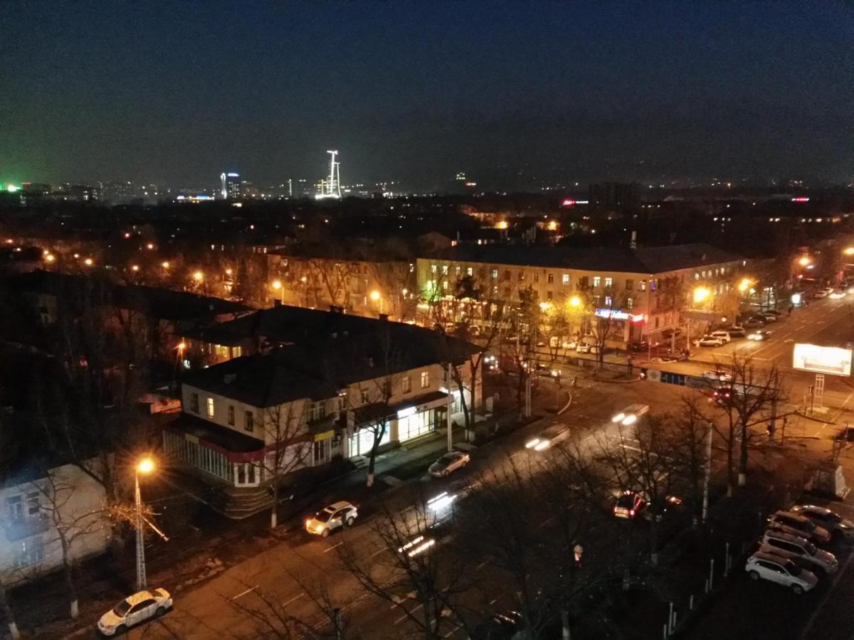 Картина горных вершин Квартира- Mountain view Apartment Алматы Экстерьер фото